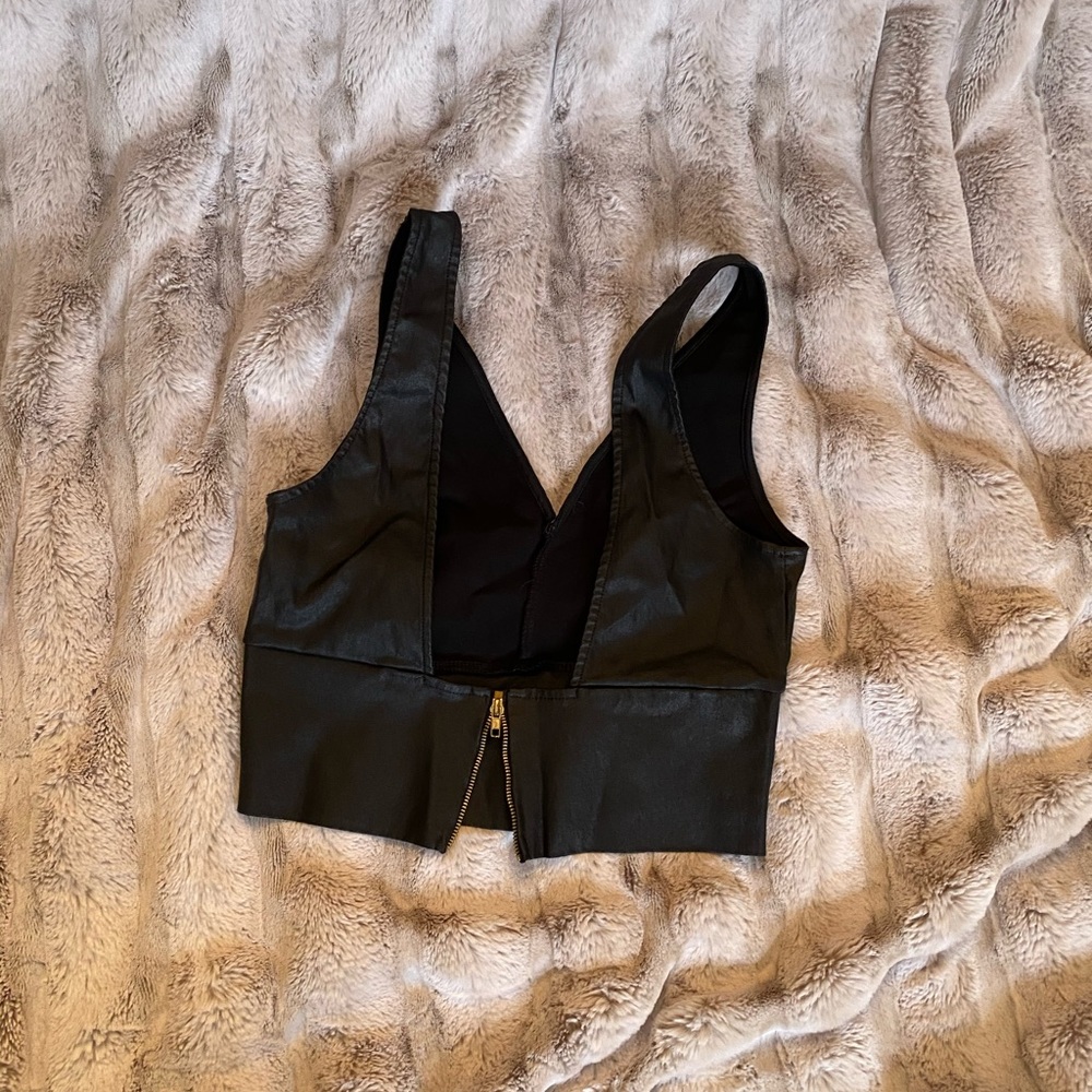 Black crop top - Picture 2 of 2